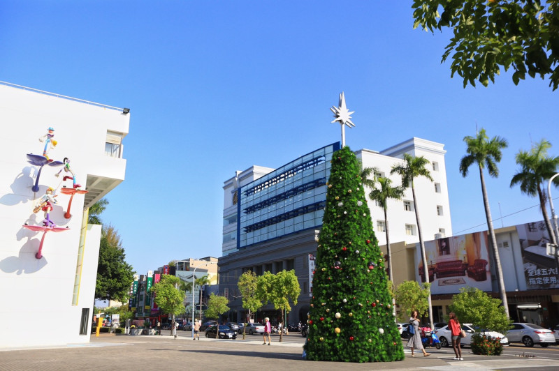白天新營聖誕樹的樣子。   圖：台南市觀旅局／提供