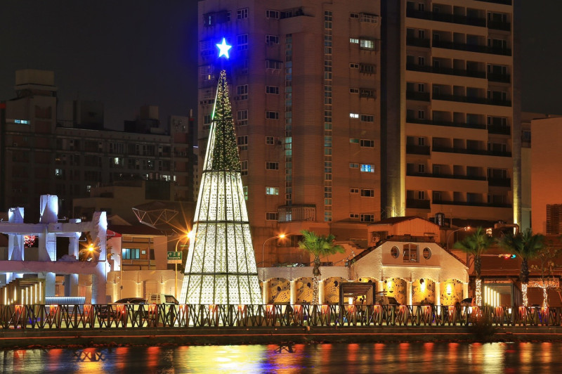 運河河樂燈區聖誕點燈晚會將於12/6(日)於運河畔環河街廣8及河樂廣場開場。   圖：台南市觀旅局／提供