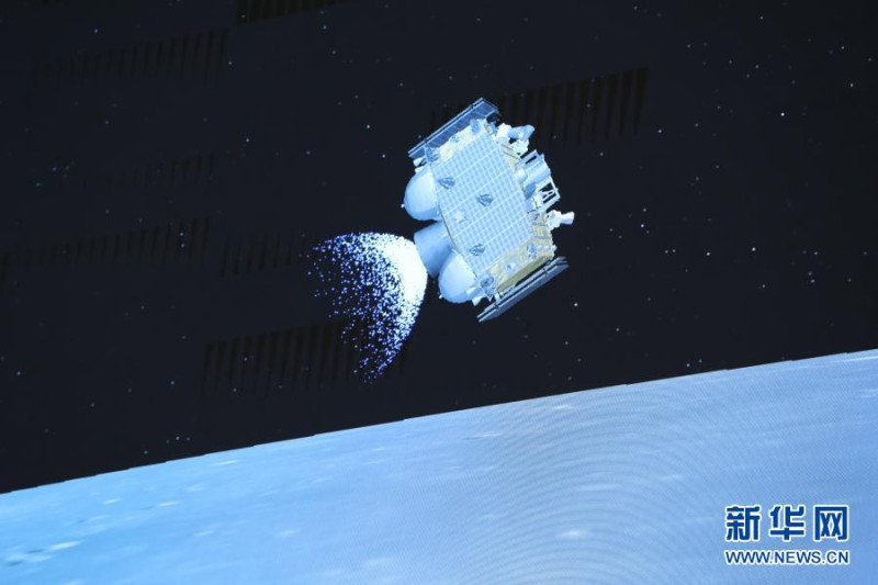 嫦娥五號上升器進入到預定環月軌道。   圖 : 翻攝自新華網