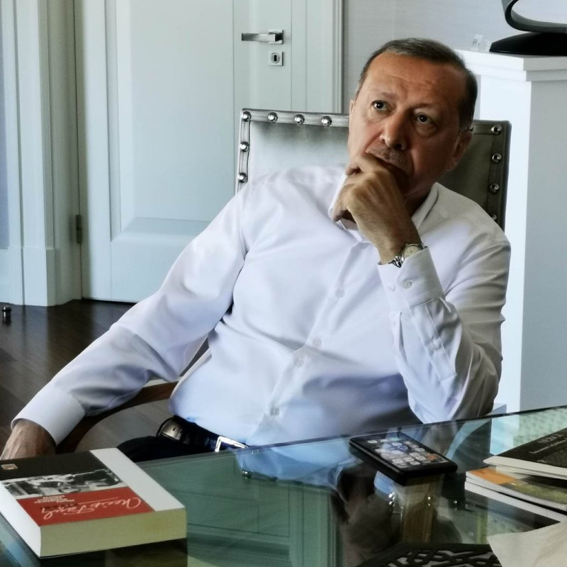土法關係緊張，土耳其總統艾爾段4日受訪時大嗆，希望法國很快就會「擺脫」法國總統馬克宏，並且形容馬克宏是法國的負擔。   圖：翻攝自Recep Tayyip Erdogan臉書