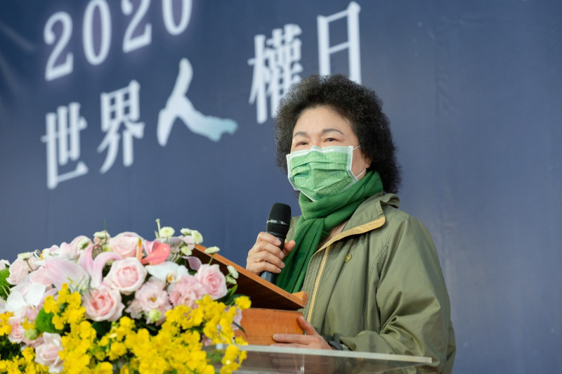 監察院長陳菊今（5）日出席「2020世界人權日」典禮，會後也被問及內閣改組一事。   圖：取自蔡英文臉書