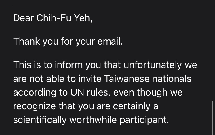 台灣博士生在推特po出遭到「國際理論物理中心」拒絕參與活動的回函，信裡明白提到因為聯合國規定，不能邀請台灣人參加。   圖：翻攝自Chih-Fu Yeh推特
