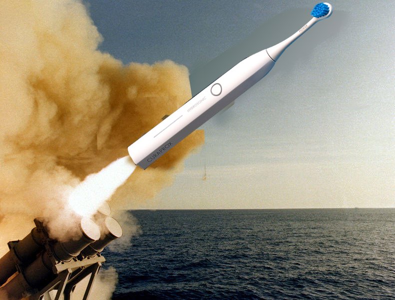 網友惡搞的電動牙刷飛彈迷因圖。   圖：翻攝自ThisSideOp推特