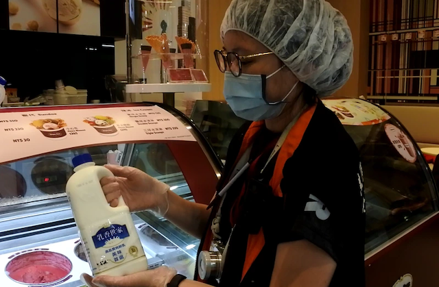 食藥署抽查出哈根達斯桃園經國店存放逾期牛奶。   圖：桃園市政府衛生局／提供