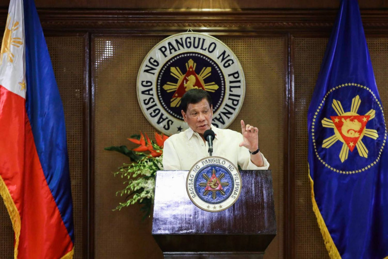 對於收賄謠言，菲律賓總統杜特地（Rodrigo Duterte）今日放話，如果有人可以證明他收賄，哪怕金額只有1比索，他也會立刻辭職下台。   圖：翻攝自Rodrigo Duterte臉書
