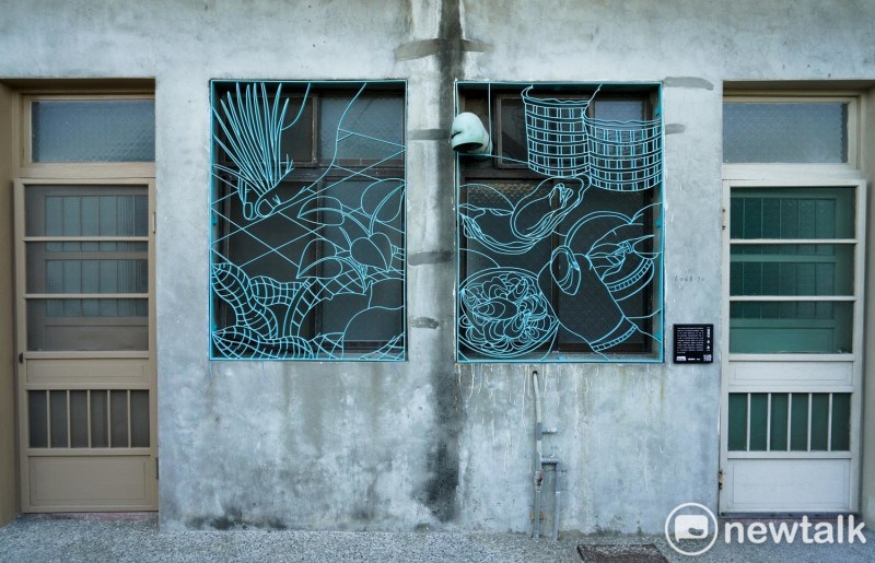 鐵花窗設計團隊用勞動中的手藉此呈現椬梧的水稻、花生、地瓜、砢、文蛤、白蝦等豐富的農漁特產。   圖：張良一/攝