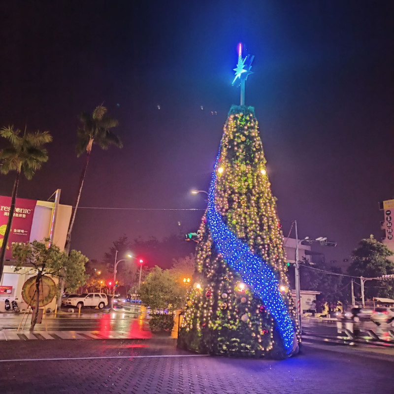 光雕投影的新營聖誕樹   圖：台南市觀旅局／提供