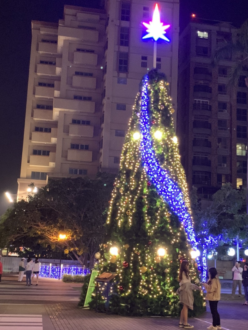 12月12日即將點亮的新營聖誕樹則以「童年的河流」作為主題   圖：台南市觀旅局／提供