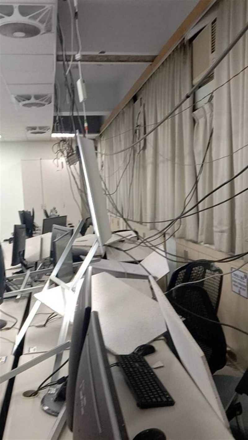 有網友在網路論壇《Dcard》Po文指出，龍華科技大學的一間教室被地震震垮。   圖：翻攝Dcard