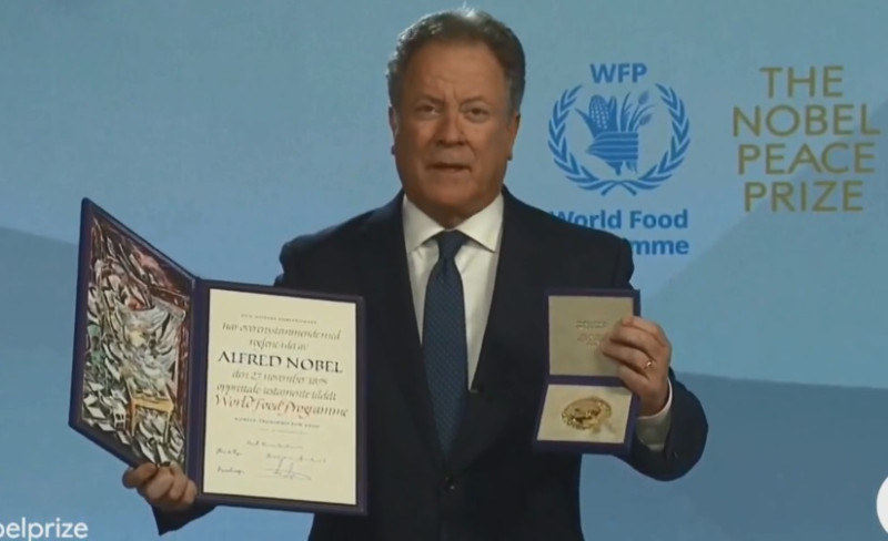 世界糧食計劃署署長畢斯利（David Beasley）今天在羅馬總部線上受頒諾貝爾和平獎。   圖：翻攝世界糧食計劃署臉書直播