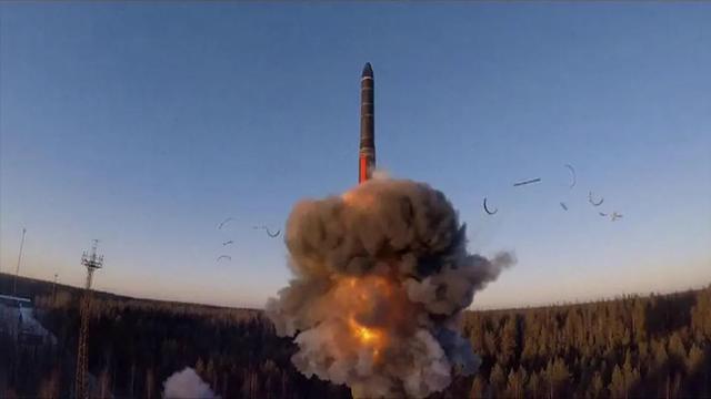 俄國核演習發射洲際彈道導彈。   圖：翻攝自央視