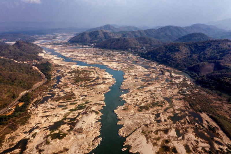 中國在湄公河上游興建多座大壩長期引起廣大爭議，如今由美國國務院資助的「湄公大壩監控」（Mekong Dam Monitor）計畫今日啟動，自明日起水位的所有資訊將公開透明。 圖：翻攝自推特
