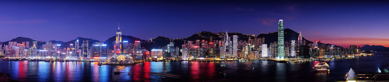 今年以來，香港經濟已連續三個季度錄得收縮，今年首兩季按年分別收縮 4 %和 1.3 %。圖為香港維多利亞港。   圖：Temppic 提供／版權規定：Public Domain