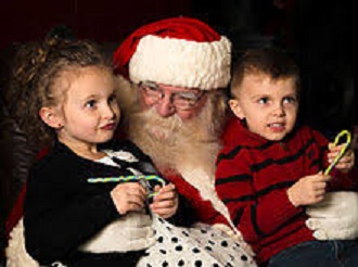 傳統過耶誕節，許多商場都會請來耶誕老人，許多小朋友也都會坐在聖誕老人的腿上合影。   圖 : 翻攝自維基百科