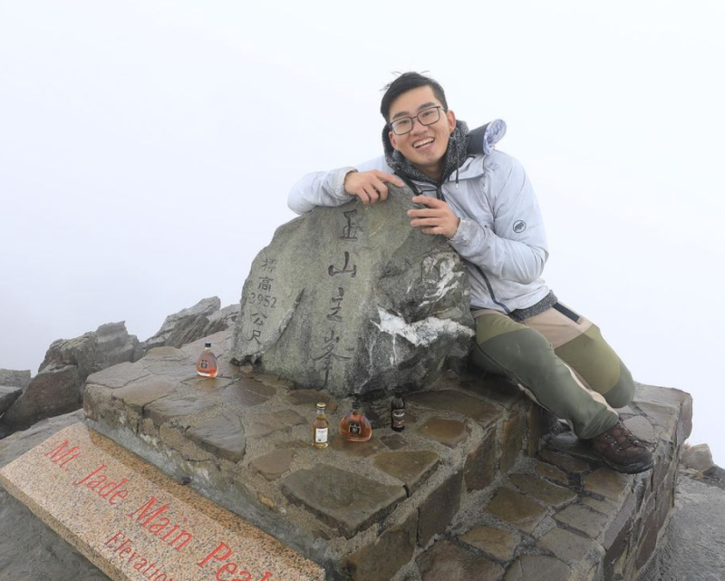 Joeman攻頂台灣第一高峰「玉山」。   圖：翻攝IG／Joeman