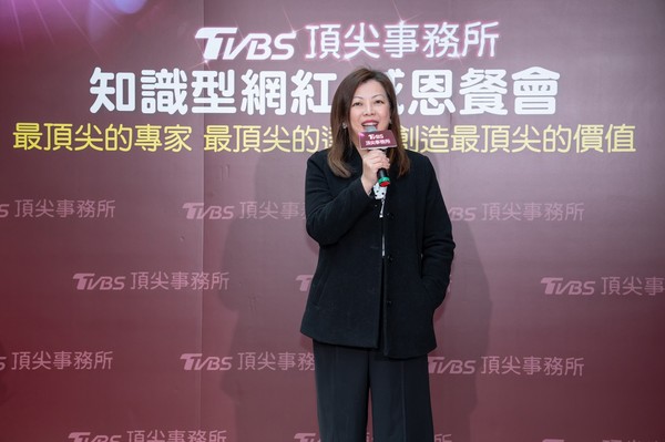 TVBS總經理劉文硯出席感恩餐會，被問到陳文茜團隊的薪水，笑回：「價格不好講。」   圖：TVBS/提供