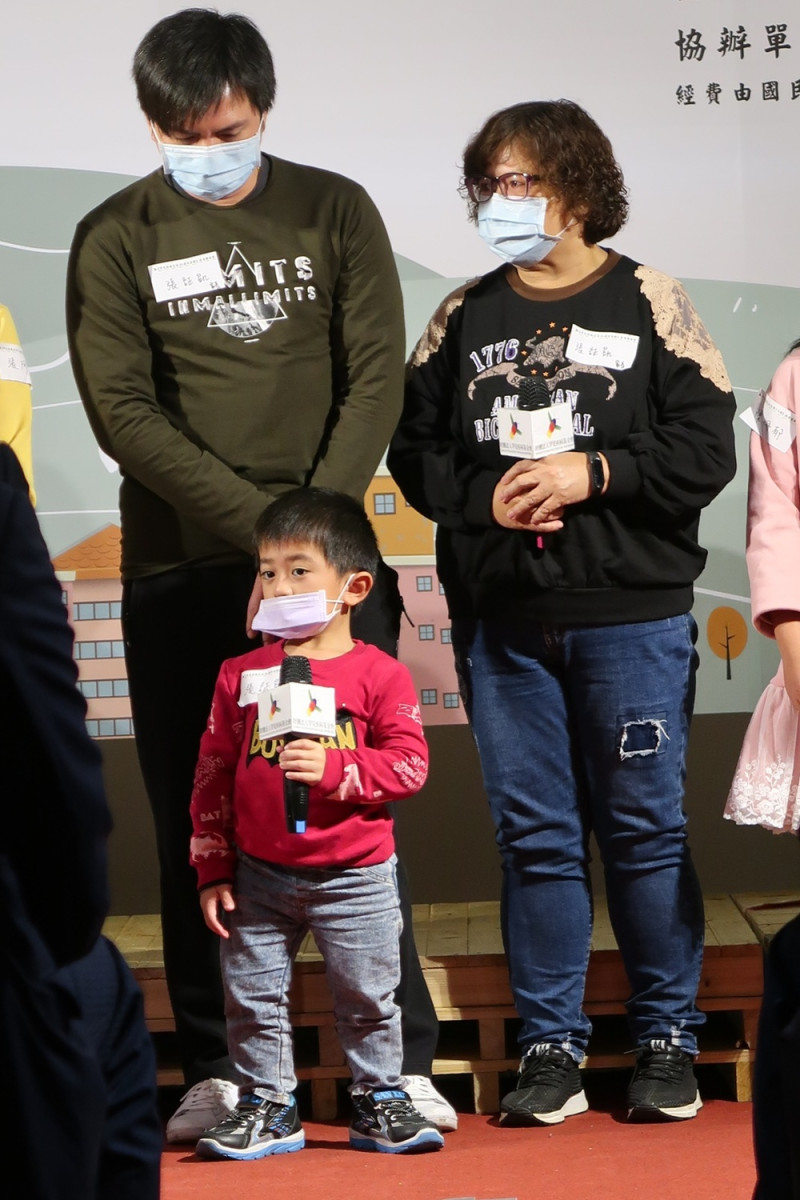8歲的楊鉦凱是成骨不全症的玻璃娃娃，身高僅有93公分   圖：林朝億/攝