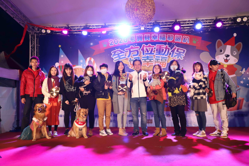 寵物NG照得獎人與副市長吳明機大合照。   圖：新北市動保處提供 