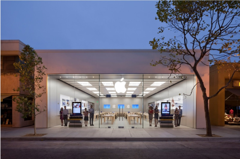 由於美國加州確診人數不斷攀升，蘋果暫時關閉當地所有門市。   圖：取自蘋果官網