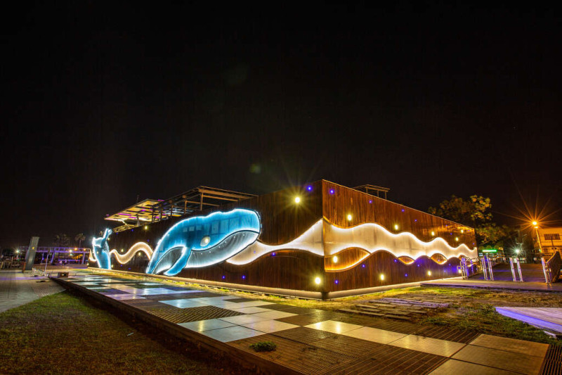 安平遊憩碼頭大魚星光牆獲得2020台灣景觀大獎。   圖：台南觀旅局／提供