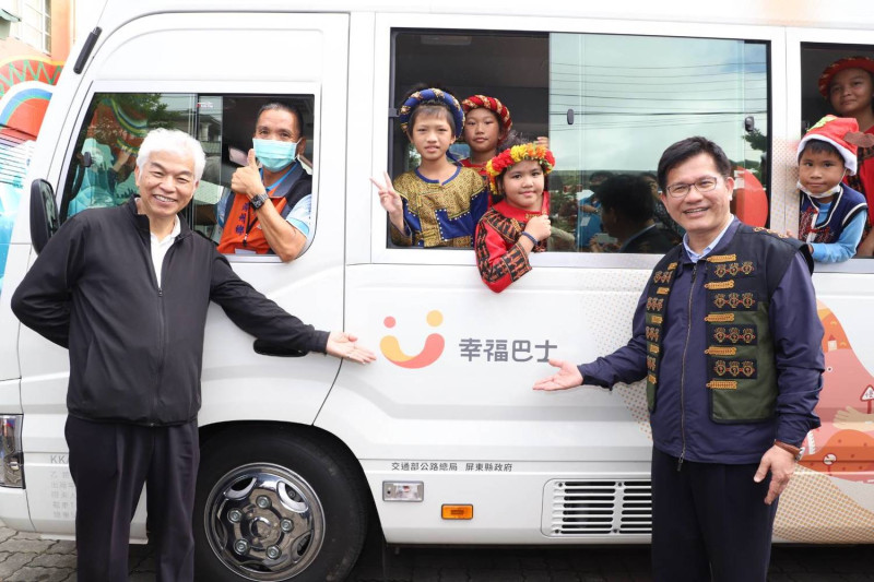 幸福巴士2.0滿洲鄉示範上路。   圖：公路總局／提供