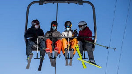 瑞士巴涅斯市的韋爾比耶滑雪度假勝地的幾百名英國遊客竟然在被要求隔離10天之後，突然一夜之間平空消失了。   圖 : 翻攝自Swissinfo.ch