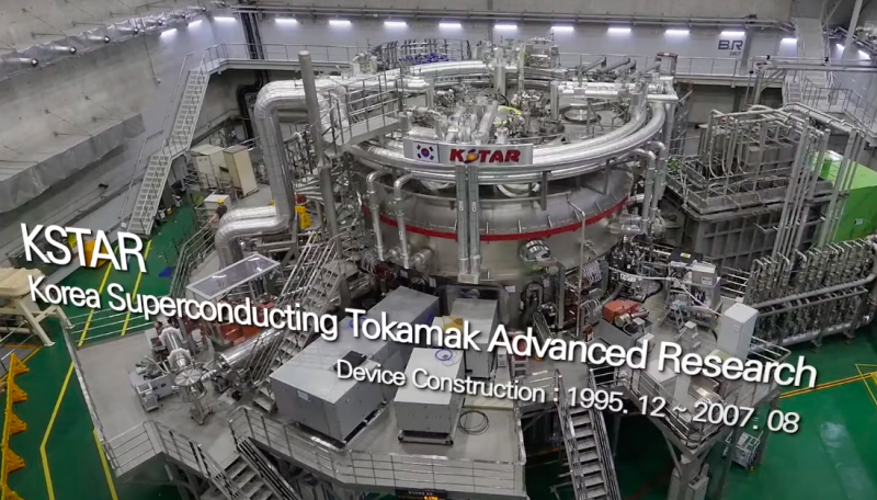韓國核融合研究所（KFE）研發核融合裝置KSTAR，有如小型人造太陽。   圖：擷取自KFE官網