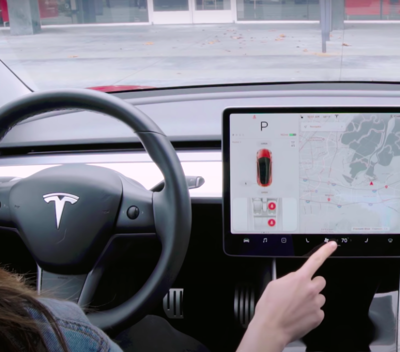 特斯拉新增「音箱」（Boombox）模式，車主能夠客製化對外提示音效。   圖：擷取自Tesla Youtube