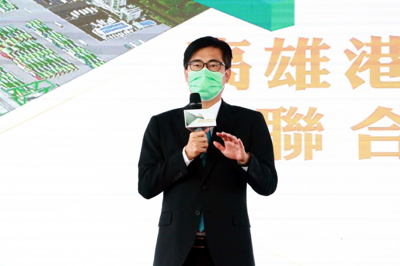 陳其邁表示跨年無人機及煙火展演都是台灣的創意，也具有高雄特色。   圖：高雄市政府/提供