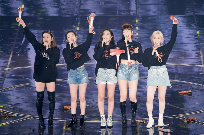 Red Velvet睽違1年，將在1/1的家族演唱會上5人合體。   圖：翻攝自RVSMTOWN