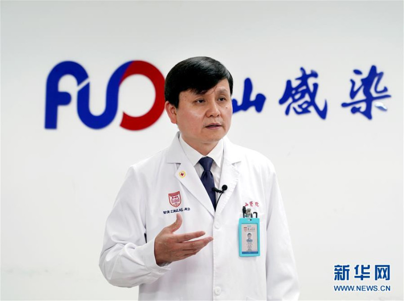 先前還是「市新冠肺炎醫療救治專家組組長」張文宏，於 3 月 28日被撤換。   圖 : 新華網