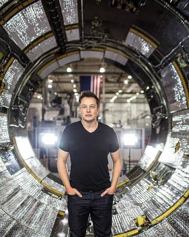 特斯拉執行長馬克斯（Elon Musk）指出，在未來特斯拉新車有望加裝「升級版」的緊急求援功能（Emergency Call）。   圖：取自馬斯克臉書