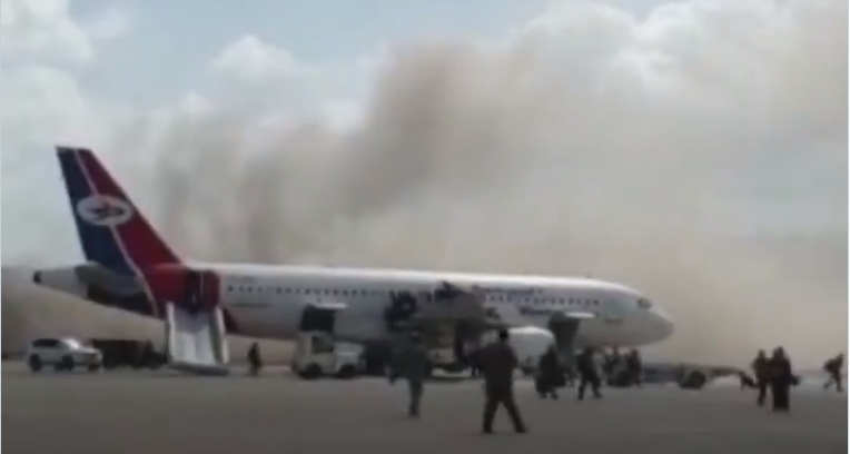 葉門亞丁機場30日傳出爆炸事件，目前已至少造成16死60傷。   圖:翻攝自Al Jazeera English推特