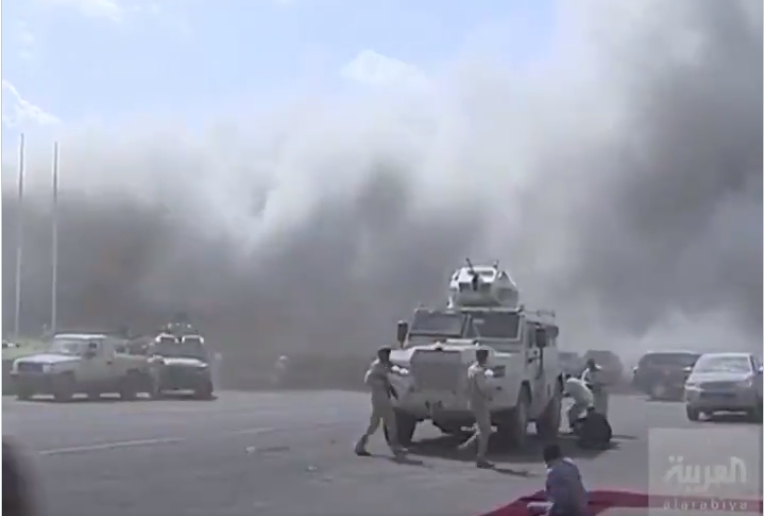 爆炸攻擊至少造成16死60傷，政府緊急出動裝甲車。   圖:翻攝自Al Jazeera English推特
