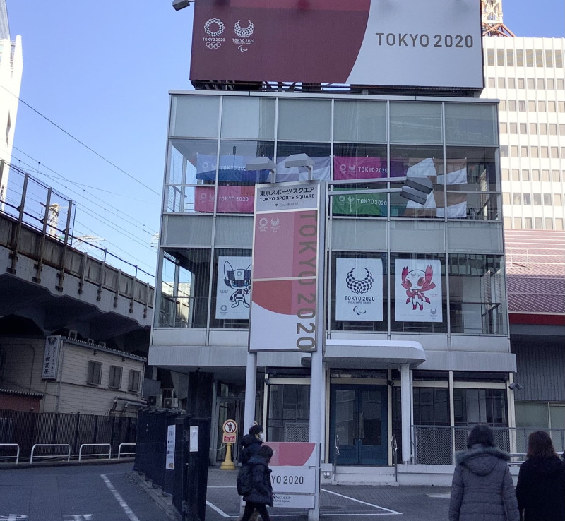 東京到處都是東奧相關設施及宣傳，但東奧顯然飛了。   圖：劉黎兒攝影