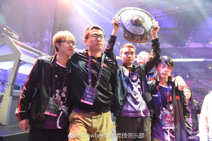 曾在2014年拿下《DOTA 2》世界冠軍的中國Newbee戰隊遭Valve官方以假賽為由永久禁賽。 圖：翻攝自微博