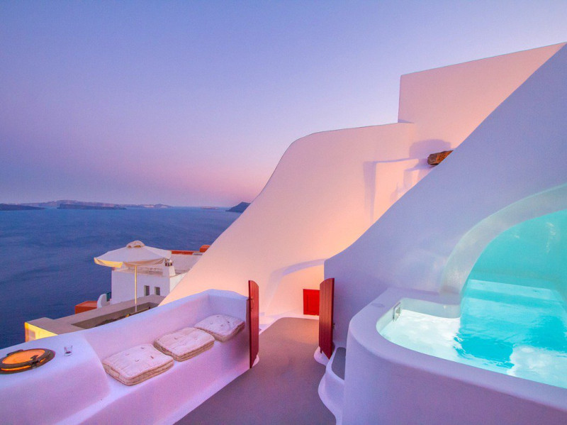 希臘聖多里尼愛琴海純白洞穴屋。   圖： Airbnb /提供