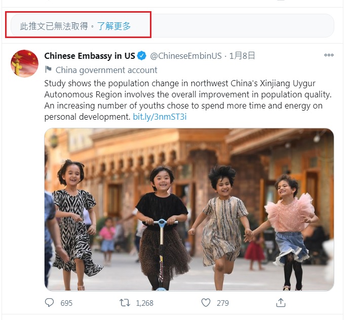 推特迫於國際壓力，刪除中國駐美國大使館日前硬拗強迫新疆維吾爾婦女施行節育手術是「德政」推文（紅框處），但中國又發新文狡辯。   圖：翻攝自中國駐美國大使館推特