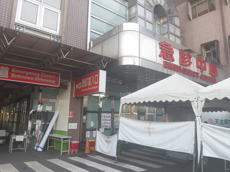 新北市某國小舉行校外教學活動，106名學生集體食物中毒，送到嘉義市聖馬爾定等醫院緊急治療。   圖：聖馬爾定醫院/提供