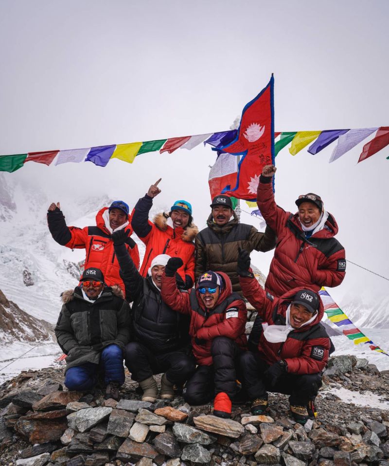 Red Bull極限登山家Nimsdai Purja MBE，身為前廓爾喀隊員，以及英國皇家海軍SBS特種部隊（精銳士兵所組成的特種小艇部隊）的士兵與尼泊爾登山團隊，以及聯合Mingma G和來自SST團隊的一名登山者，成為第一批在冬天攻頂K2的登山隊。   圖／RedBull提供
