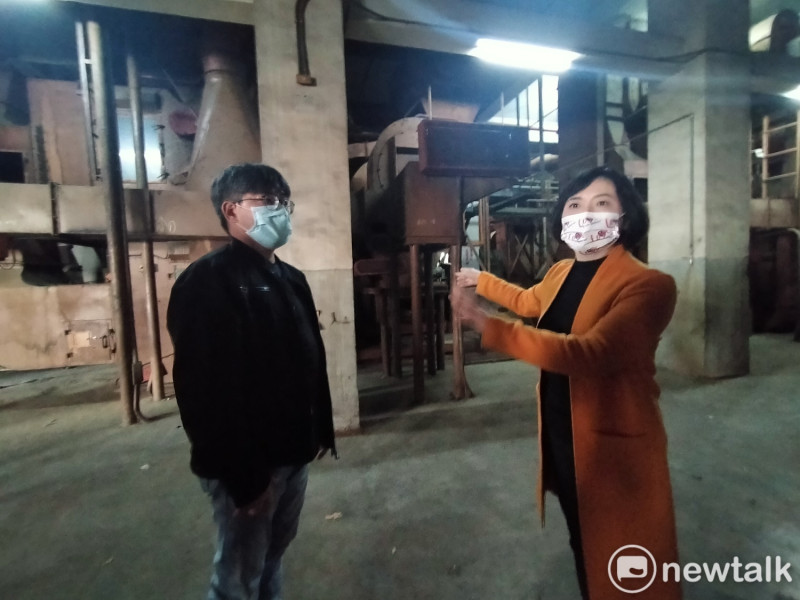 台中國家歌劇院副總監李忠俊（左）希望大里菸葉廠，可以成為藝文團體創作及演出的地方。   圖：唐復年/攝