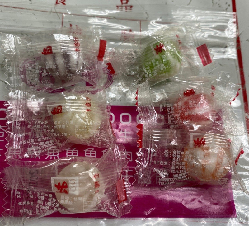 「日日香肉鬆」販賣的金甘球未標示食品添加物。   圖：台北市衛生局／提供