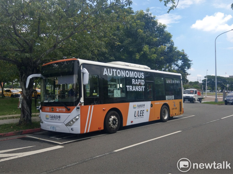 台南市自駕公車「沙崙智慧綠能科學城循環線」已完成不載客試驗測試，訂於2月4日至26日辦理6場次試乘活動，每場次開放10班次免費預約體驗。   圖：台南市政府提供