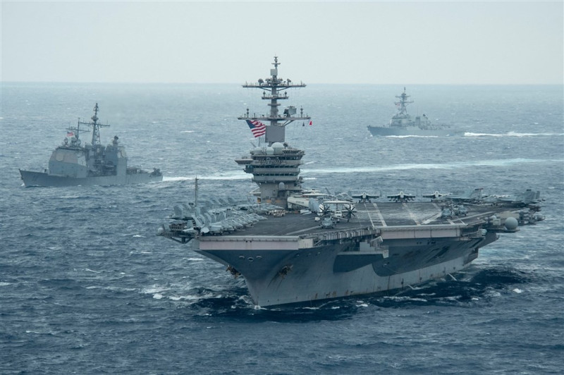 美國軍方29日表示，中國軍機過去一週在南海「不曾」對美國海軍在這個區域的航空母艦打擊群構成任何威脅。   （圖取自facebook.com/USPacificFleet）
