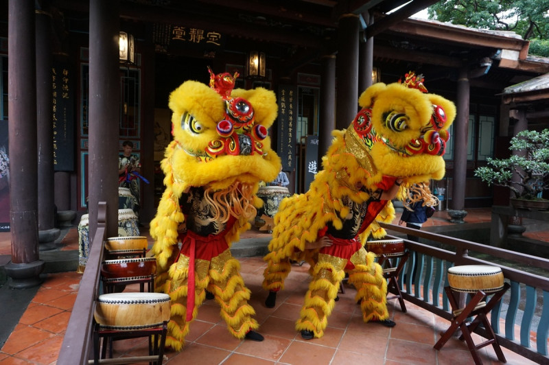 大年初二(2月13日)將由《臺灣威武五家龍獅總會》帶來新春舞獅賀新年，為新春系列活動揭開序幕。   圖：新北市文化局提供