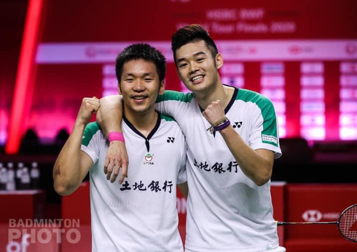 男子雙打王齊麟、李洋也奪下冠軍，包含這個月在泰國的比賽，共拿下三座男子雙打冠軍，締造台灣男雙組合的新紀錄。   圖：翻攝自蔡英文臉書