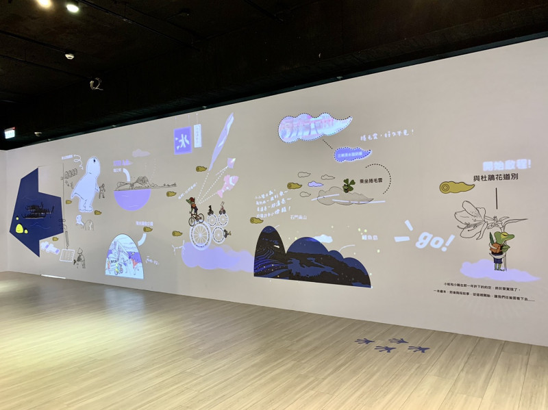 「轉角的29種練習」特展展場中長達近10米的互動光雕牆。   圖：新北市文化局提供