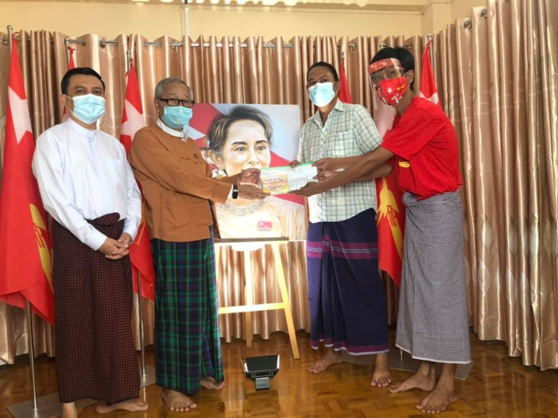緬甸「全國民主聯盟」政黨獲得不少年輕緬甸民眾支持加入，均奉翁山蘇姬為精神領袖，不時可見她的畫像出現。   圖：翻攝自緬甸全國民主聯盟臉書