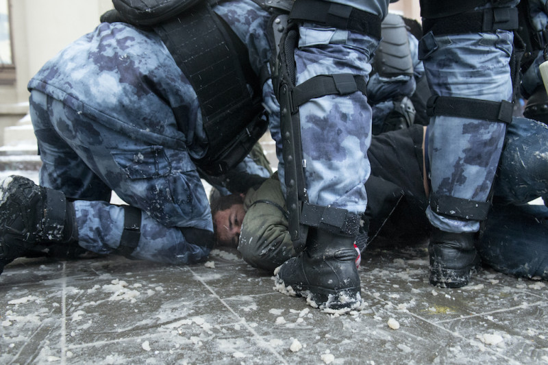 俄羅斯當局出動大規模警力鎮壓，根據消息指出，目前約4000多人遭到逮補。   圖：達志影像/美聯社