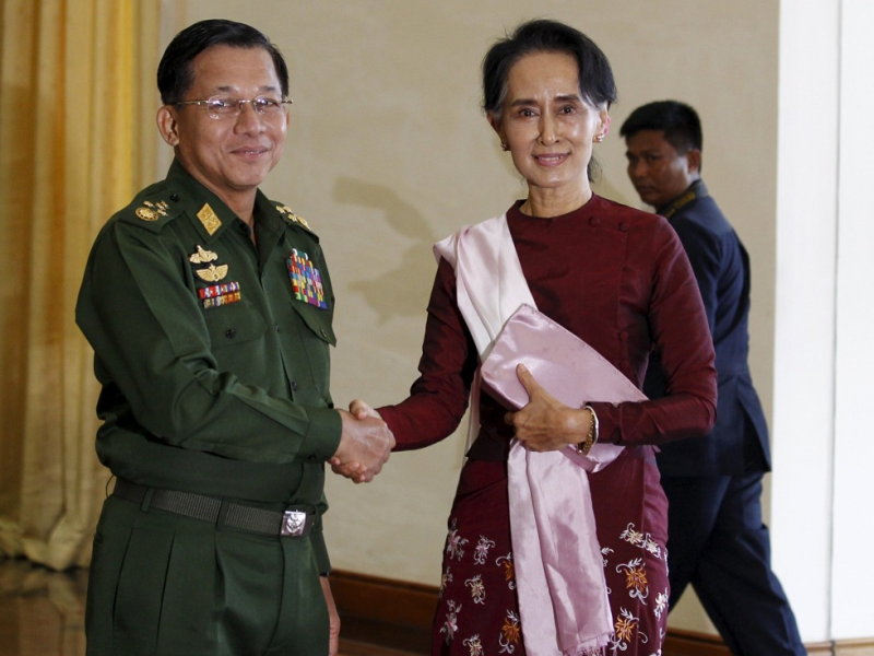 緬甸執政黨民盟領袖翁山蘇姬和宣布接管國家權力的國防軍總司令敏昂萊。(資料照片)   圖 : 翻攝自環球網